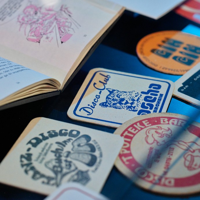 Eine Auswahl historischer Bierdeckel (vergrößerte Bildansicht wird geöffnet)