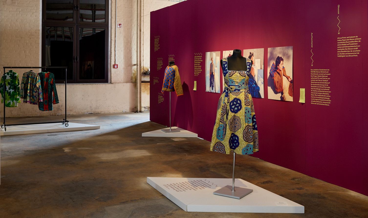 In der Ausstellung gezeigte Kleidung