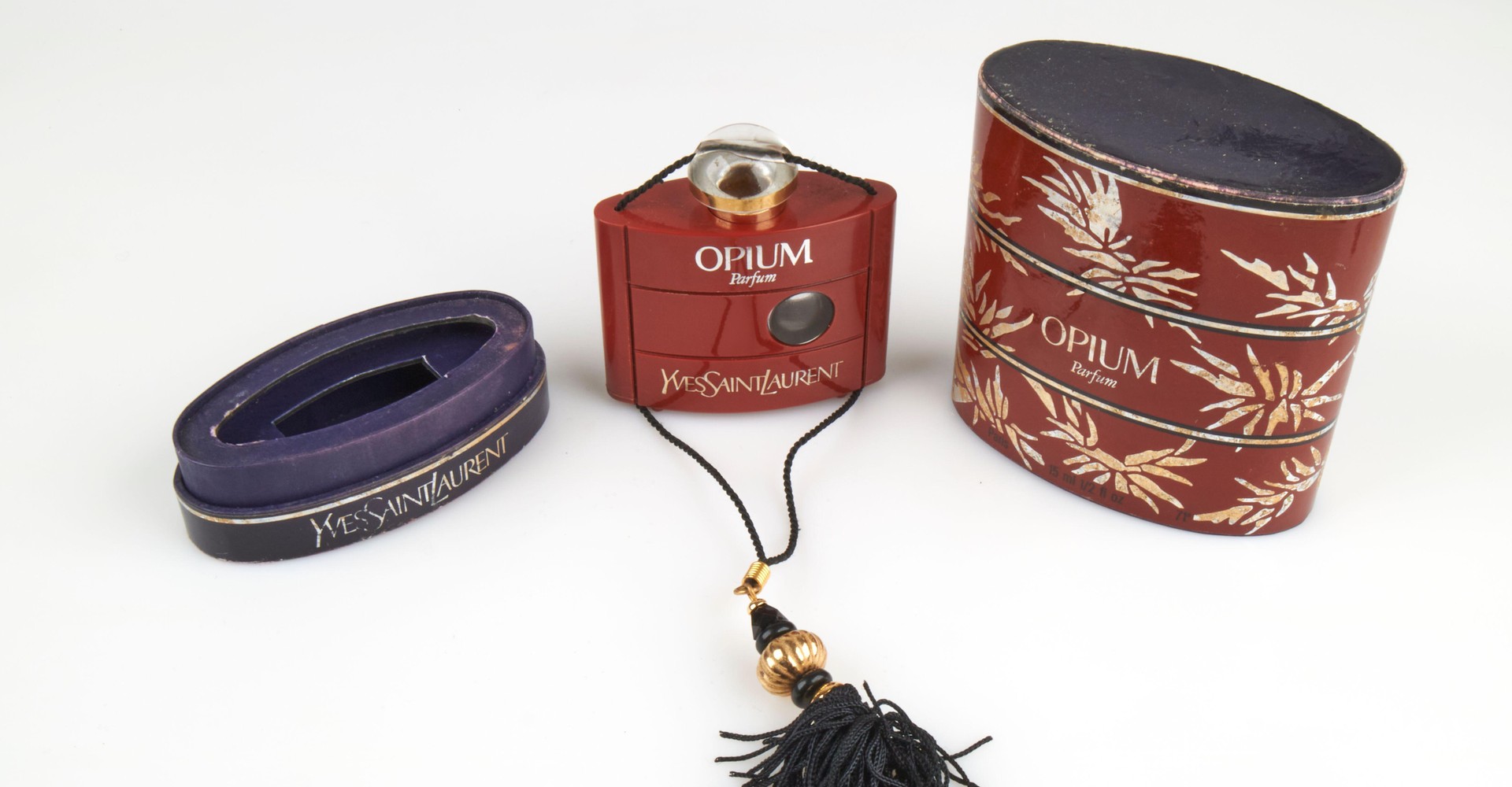 Flacon des Parfums Opium der Marke Yves Saint Laurent