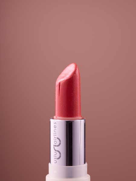 Rotbrauner Lippenstift