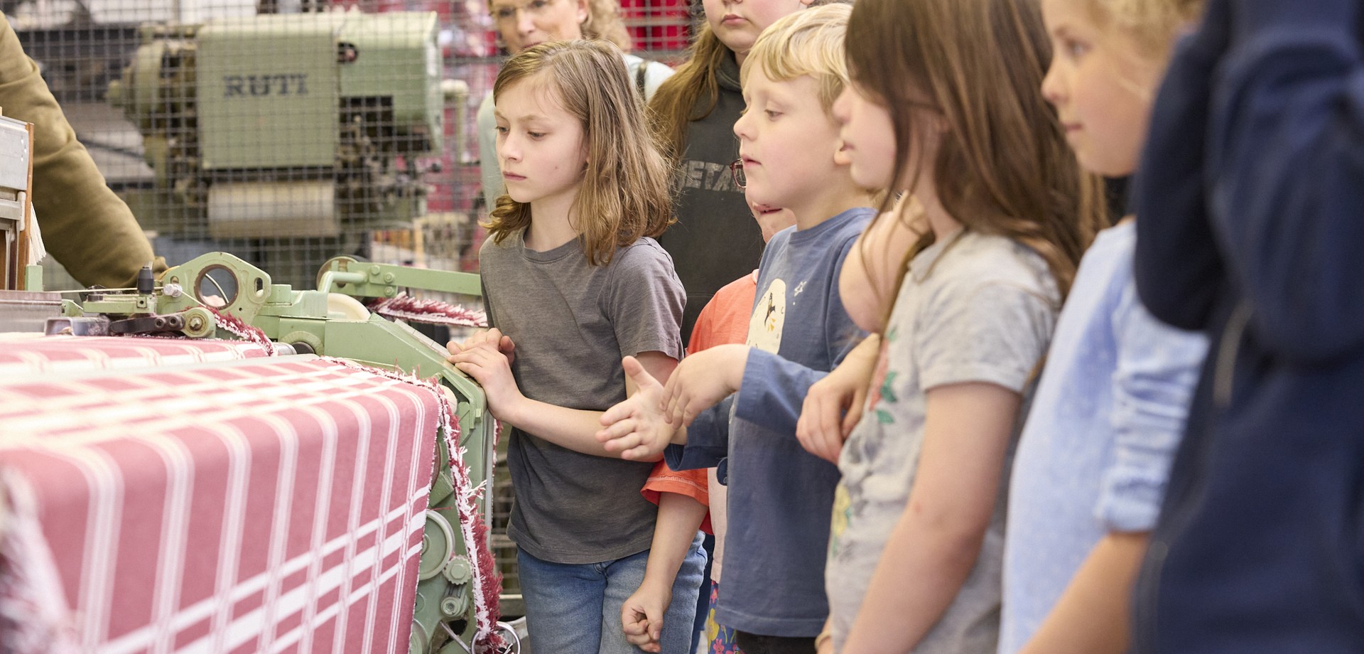 Kindergruppe im Museum