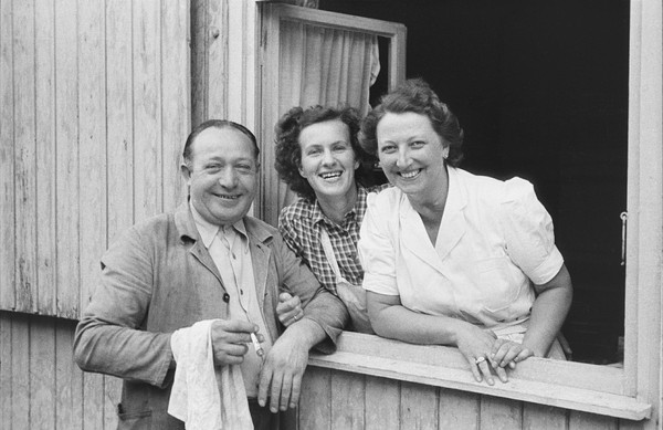 Fröhliches Trio aus Nottuln - Titelfoto der Ausstellung "Lust auf Leben".