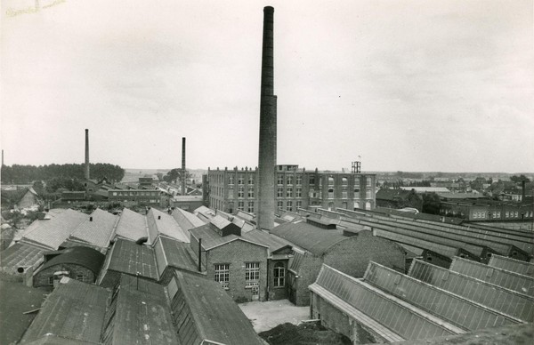 Blick auf die Spinnerei Herding nach dem Wiederaufbau 1950.